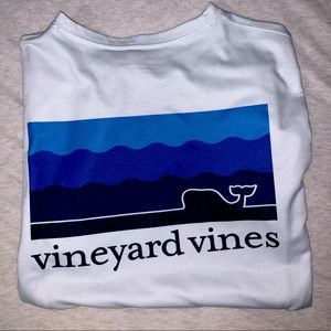 Vineyard Vine white t-shirt